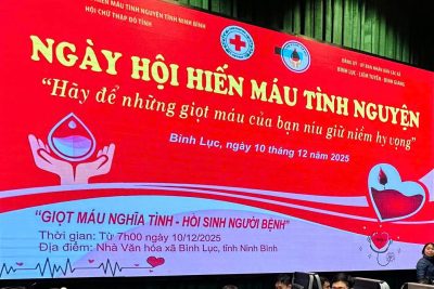 1 SỐ HÌNH ẢNH CBQL,GV THAM GIA HIẾN MÁU NGÀY 10/12/2025